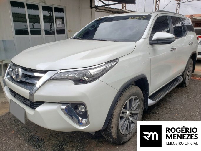 TOYOTA HILUX SW4 19/19